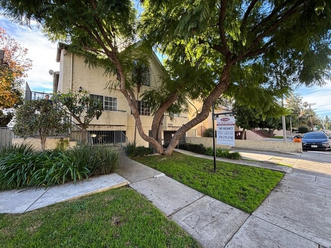 Building Photo - 11244 Morrison St