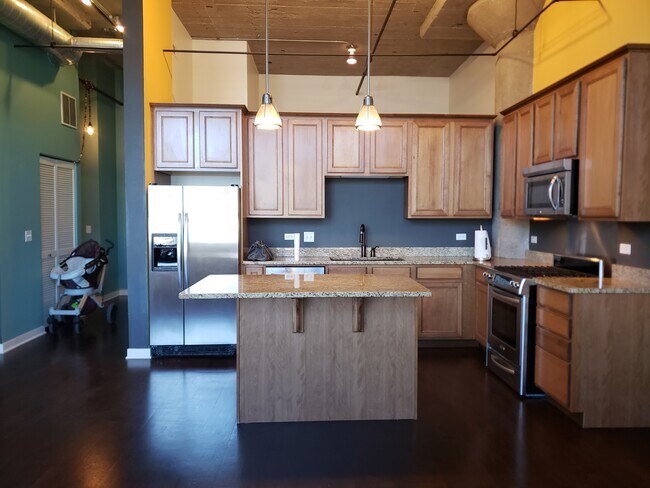 Building Photo - 3963 W Belmont Ave
