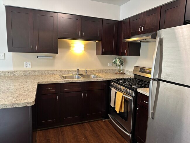 Foto del edificio - 4537 Maple Ave