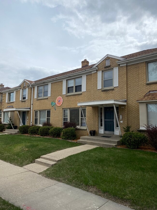 Building Photo - 6665 W Lisbon Ave