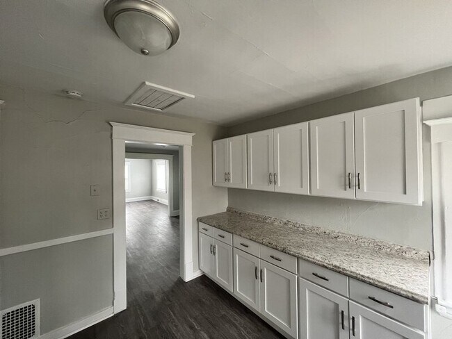 Foto del edificio - 815 Logan St SE