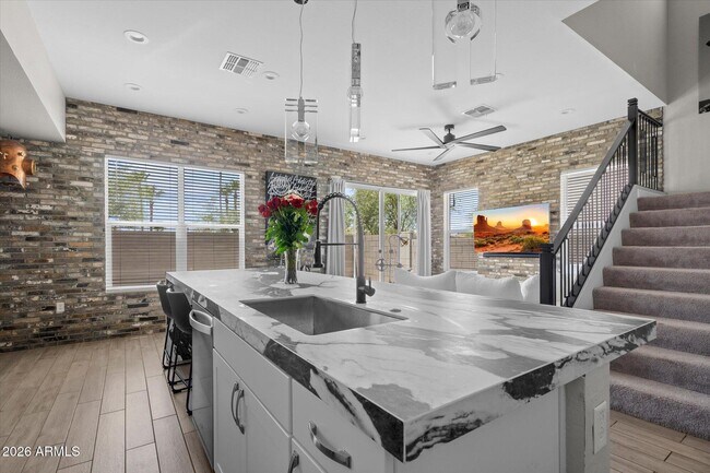 Foto del edificio - 5041 E Woodridge Dr