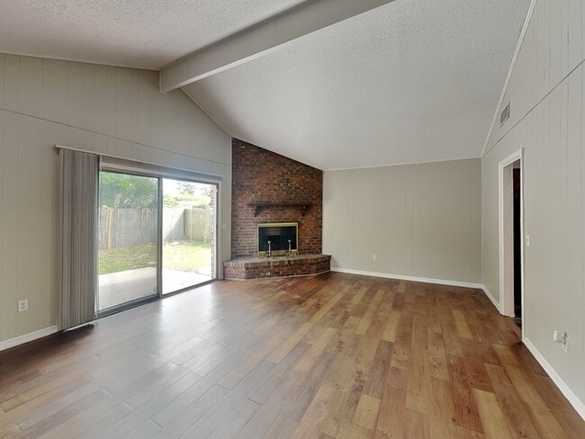 Foto del edificio - 595 Charles Carroll St