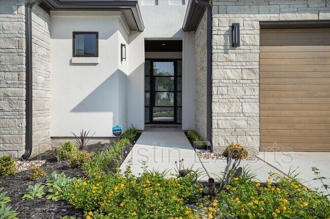 Building Photo - 4228 Tamerind Dr