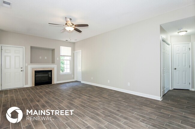 Building Photo - 2220 Meadecroft Rd