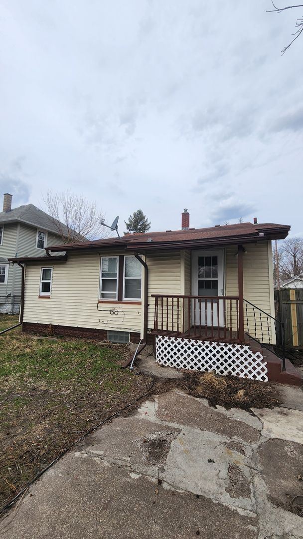 Building Photo - 2 Bed 1 Bath