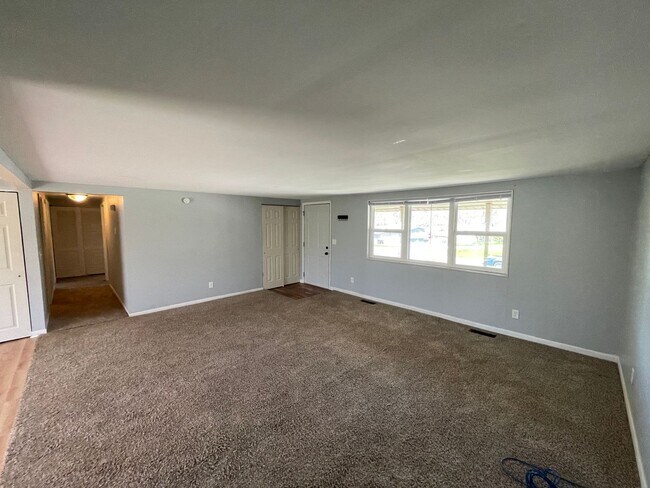 Building Photo - 2306 Deerwood Dr