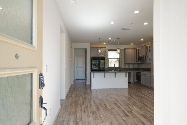 Building Photo - 2925 Honey Opal Ave