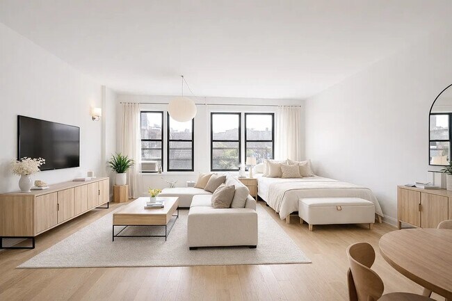 Building Photo - 457 W 17th St