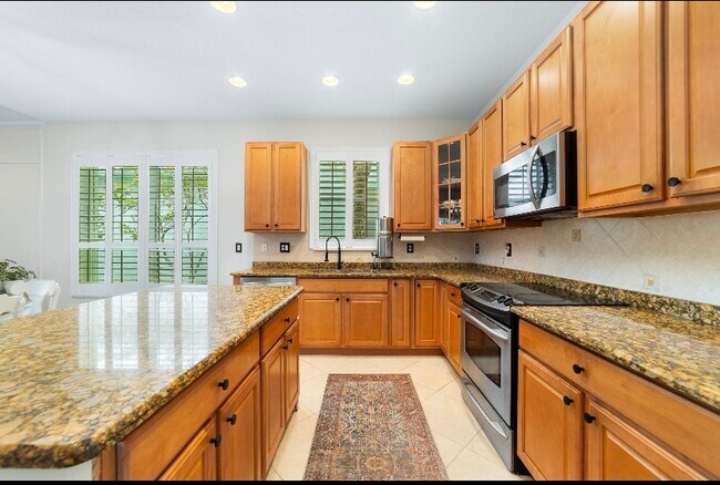 Foto del edificio - 4015 NW Deer Oak Dr
