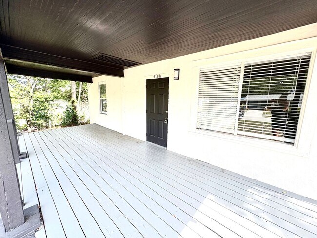 Foto del edificio - 3 BED/2 BATH Historic Home Available NOW!