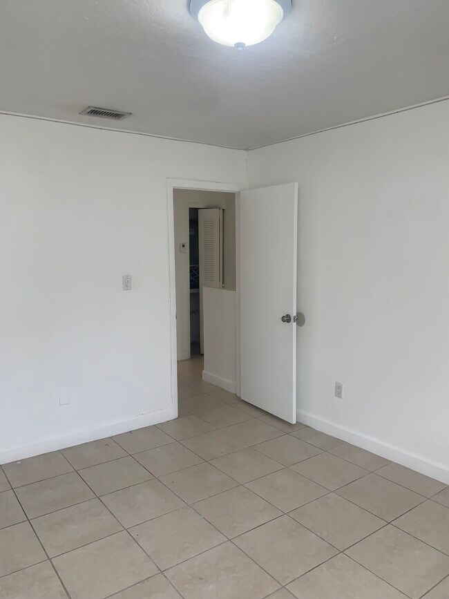 Foto del edificio - 2261 W 53rd St