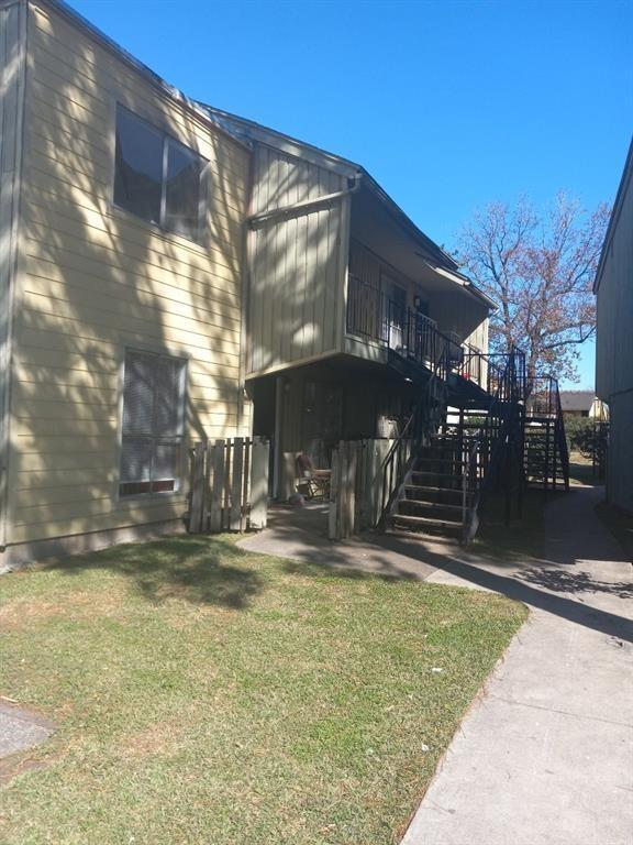 Building Photo - 5625 Antoine Dr