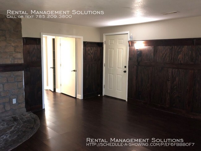 Foto del edificio - 2127 SE 30th #A- 2 BED/1 BATH Apartment
