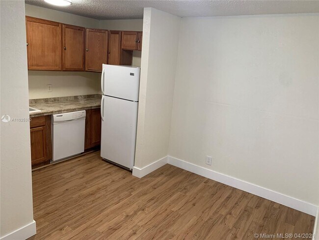 Foto del edificio - 3251 NW 102nd Terrace