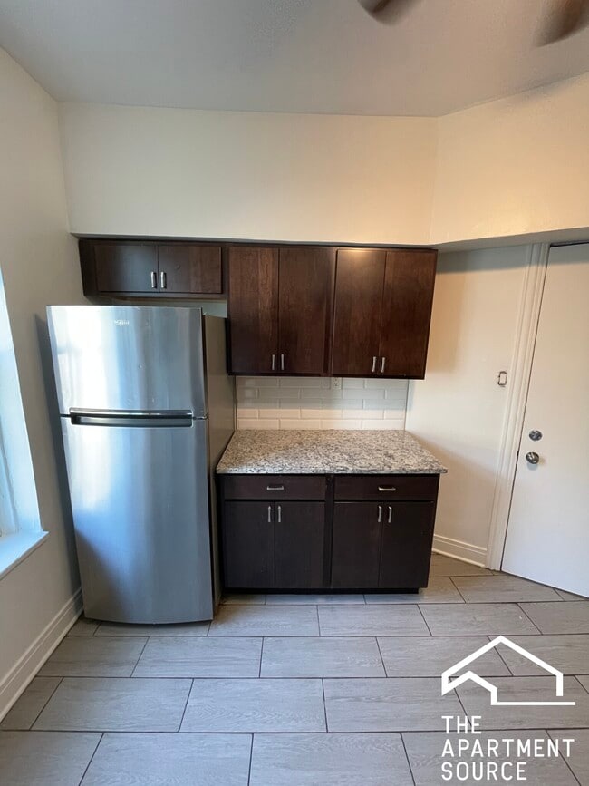Foto del edificio - 1544 W Birchwood Ave