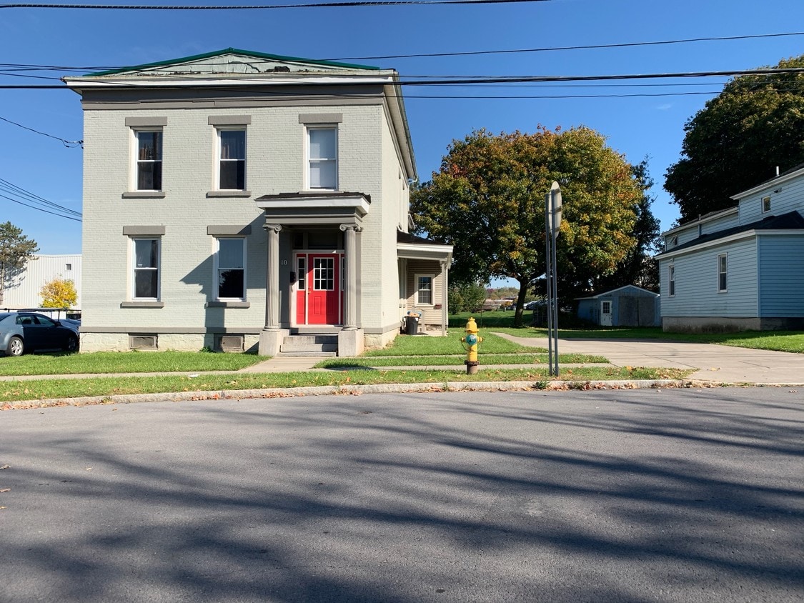 10 McMaster St Unit 2, Auburn, NY 13021 Apartment for Rent in Auburn