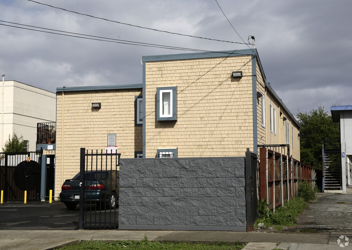 Building Photo - 1521 92nd Ave