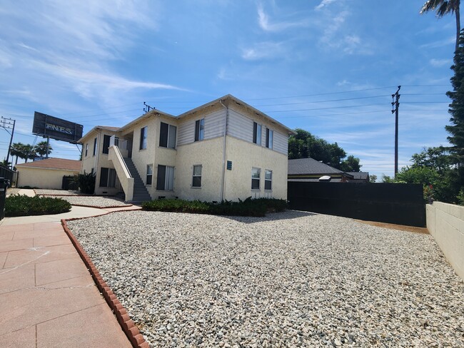 Building Photo - 1534 Meadowbrook Ave