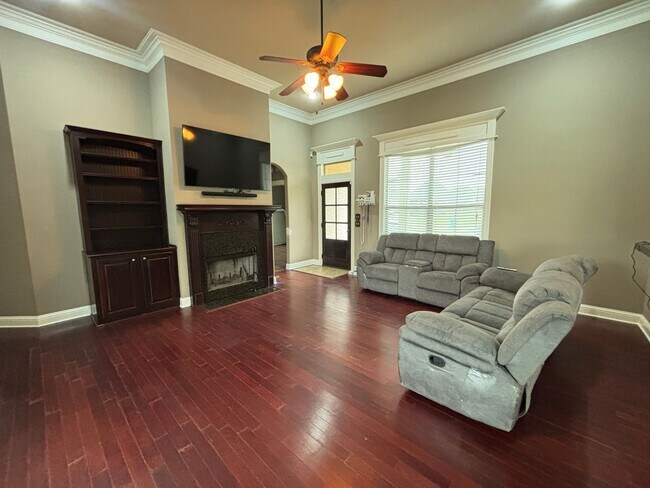 Foto del edificio - 4 BEDROOM BLANCHARDH HOME NEAR I49