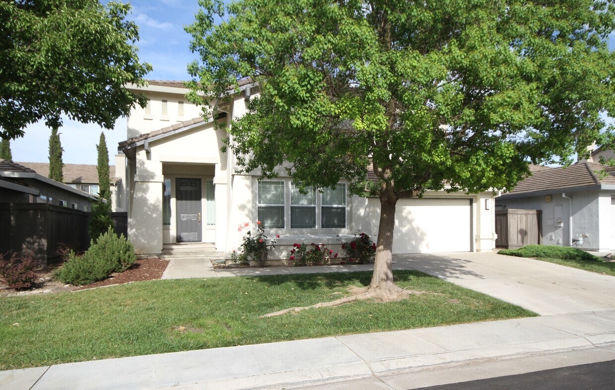 Primary Photo - Located in Stonelake, 4 Bed, 2.5 Bath Elk ...