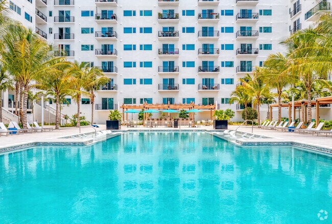 Piscina con estilo de centro turístico - Marina Walk Apartments