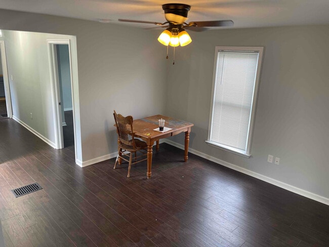 Building Photo - 300 Crawford St