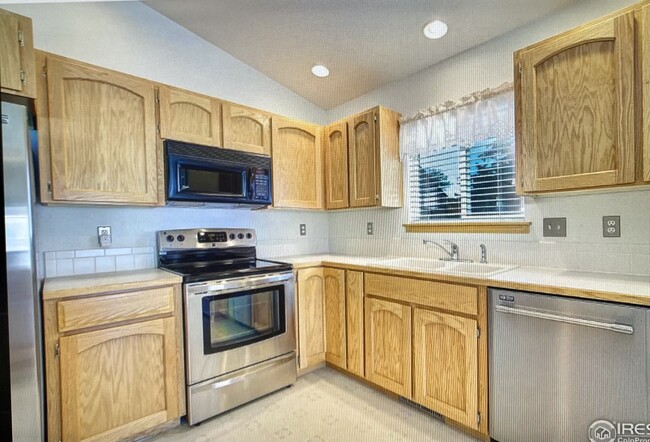 Building Photo - 462 Radiant Dr