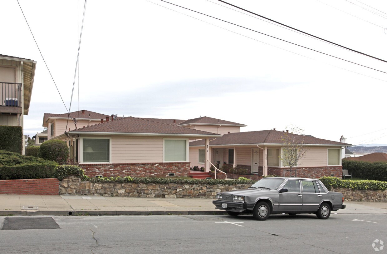 Primary Photo - 832-850 W Franklin St