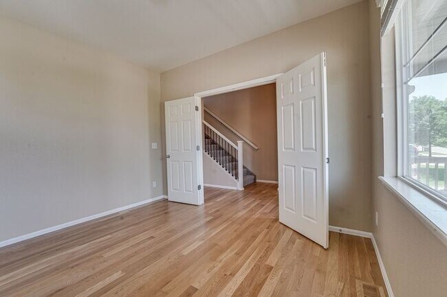 Building Photo - Beautiful 4 Bedroom 3.5 Bathroom Home