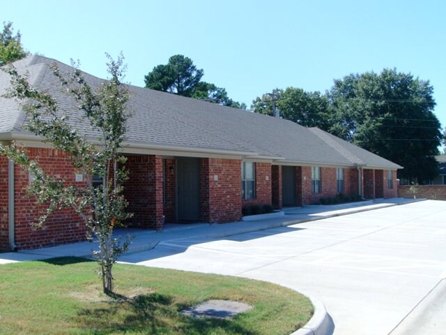 Primary Photo - 2611 College Ave