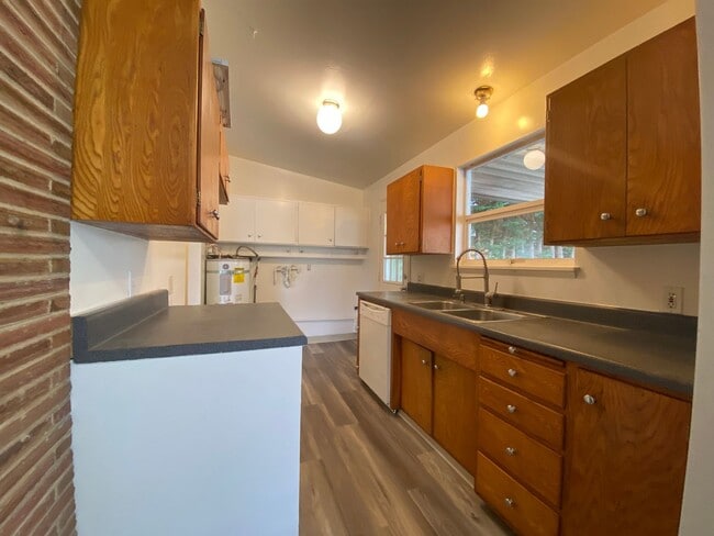 Photo - Des Moines Rambler w/ Large yard House