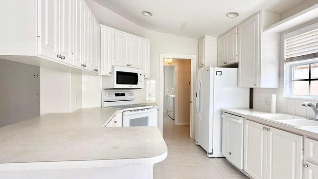 Foto del edificio - 7701 Pine Island Way