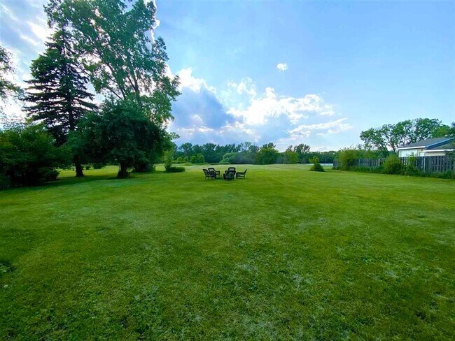 Foto del edificio - 2 Bed 1.5 Bath Townhome