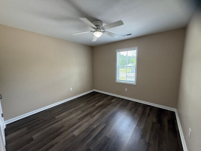 Foto del edificio - Nice 2 Bedroom, 2 bath duplex.