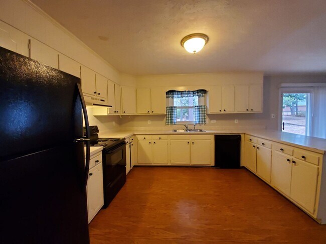 Building Photo - 3346 Cornell Dr