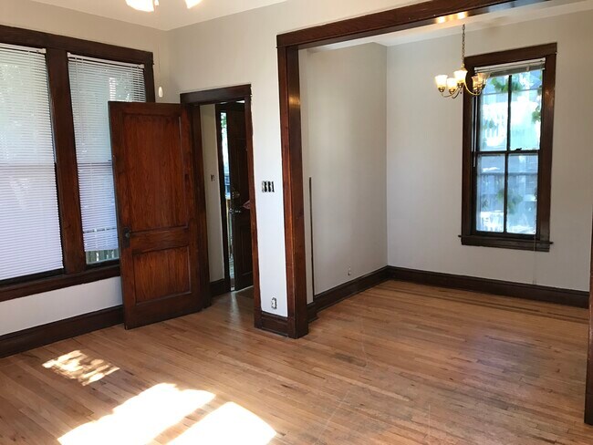 Building Photo - 3045 N Clifton Ave