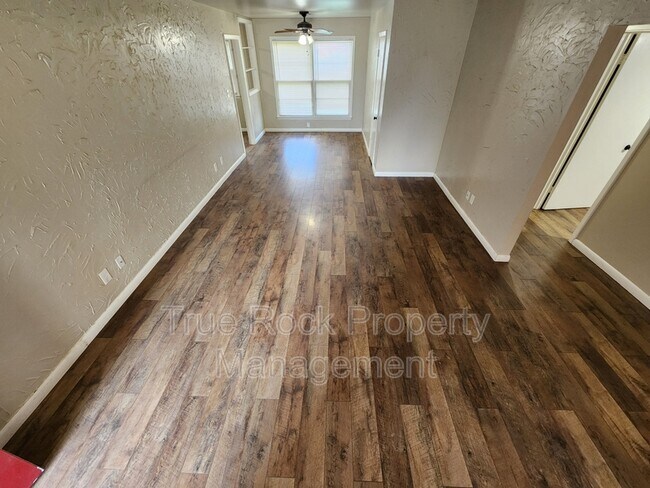 Foto del edificio - 1826 E 6th