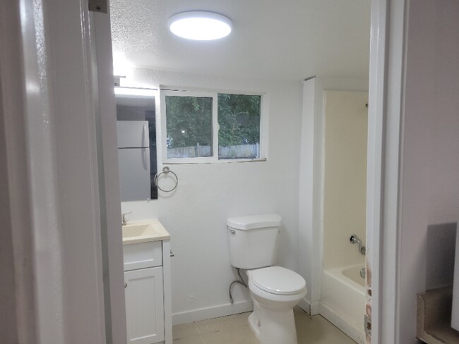 Building Photo - 1806 Hollow Dale Pl