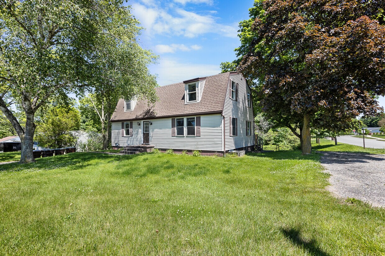 Primary Photo - 721 Ives Ave