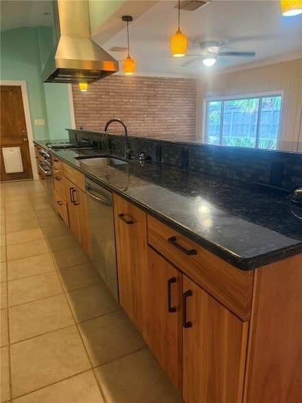 Building Photo - 302 Montclair Dr