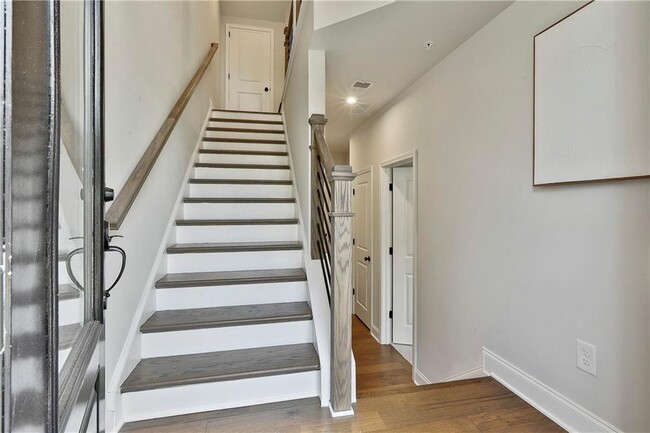 Foto del edificio - 2549 Astaire Ct NW