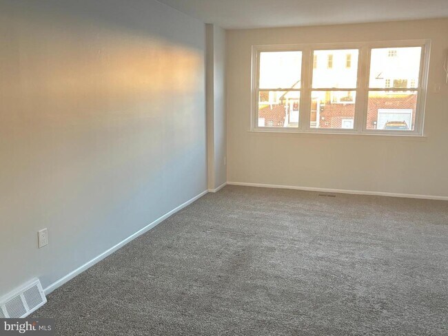 Building Photo - 347 Durfor St