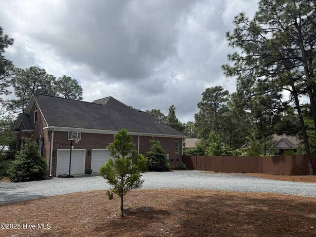 Building Photo - 810 Central Dr