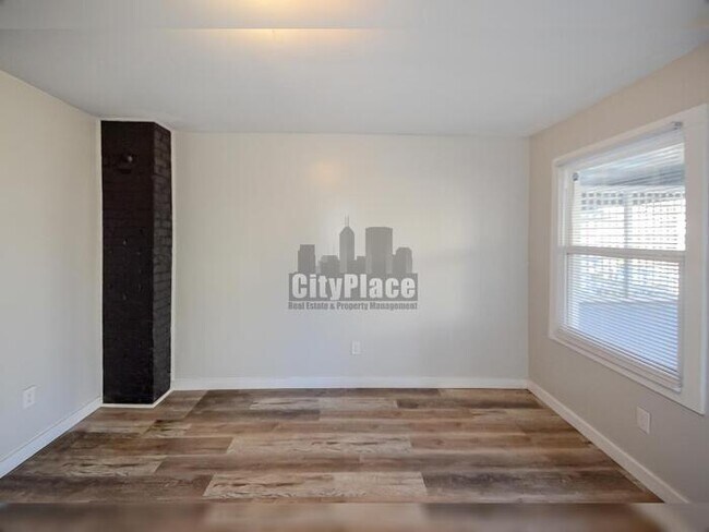 Foto del edificio - 5963 Rawles Ave