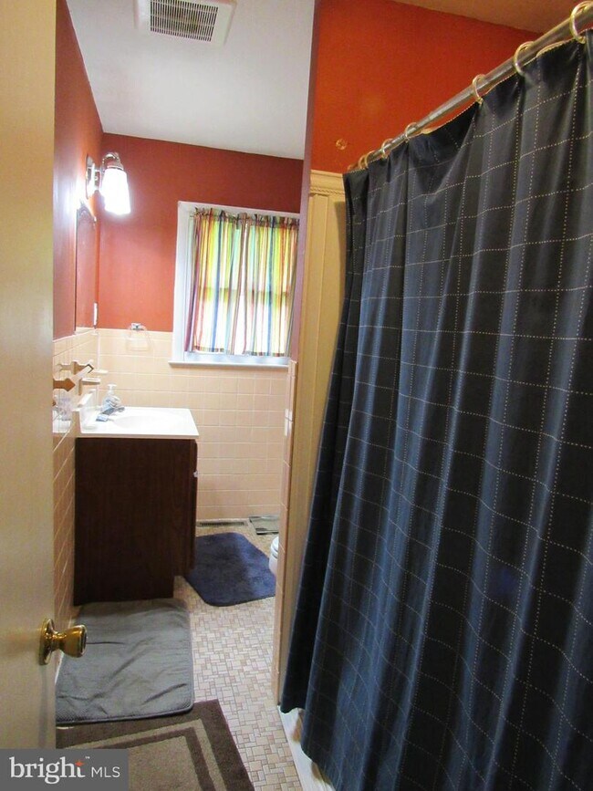 Building Photo - 611 Apple Rd