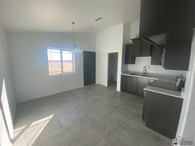 Building Photo - 4655 E Los Olivos Dr