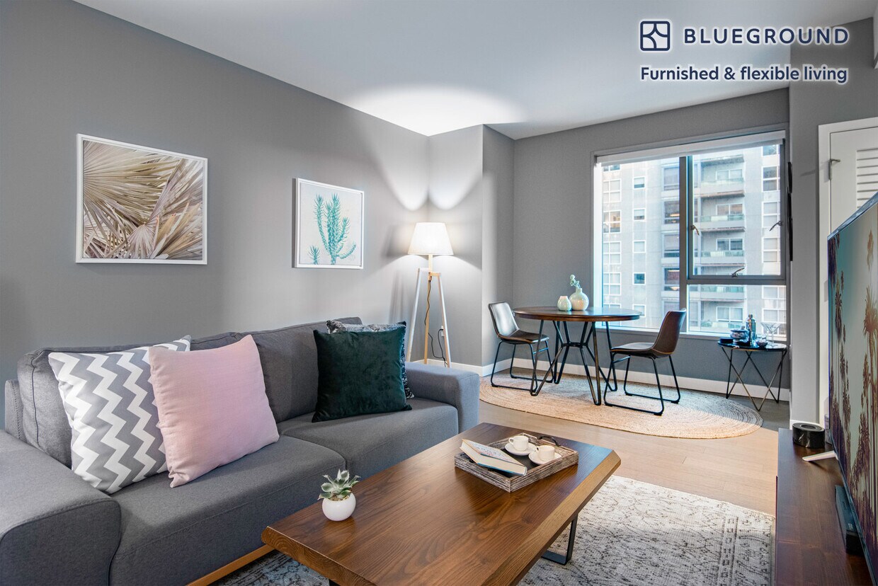 Foto principal - 225 S Grand Ave