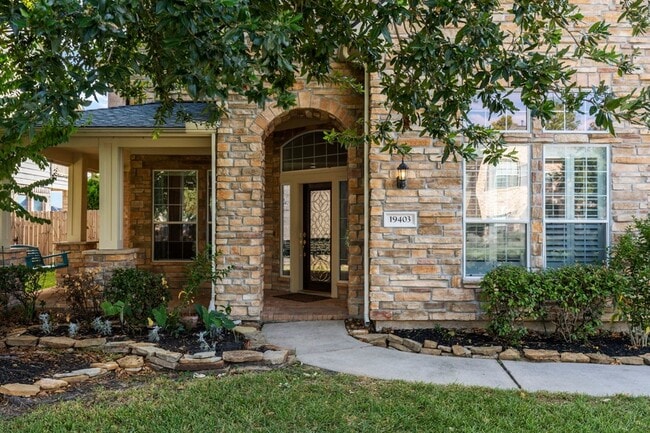 Building Photo - 19403 Country Village Dr