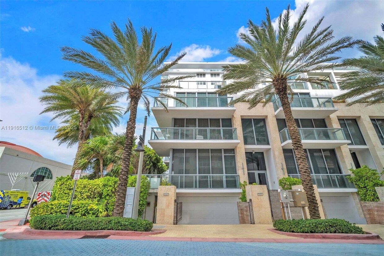 Foto principal - 9501 Collins Ave